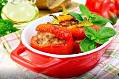 Вкусные рецепты: Салат постный да с сырыми шампиньончиками, Свекольный хлебушек, Копченый суп с горошком
